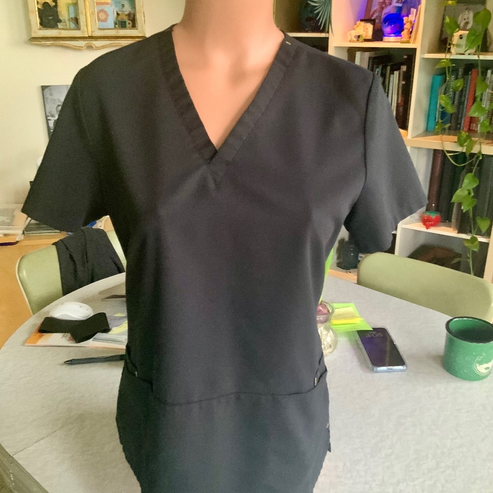 Figs scrub top